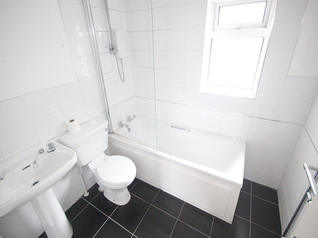 2 bedroom end terrace house SSTC in Barnoldswick - IMG_4672.jpg